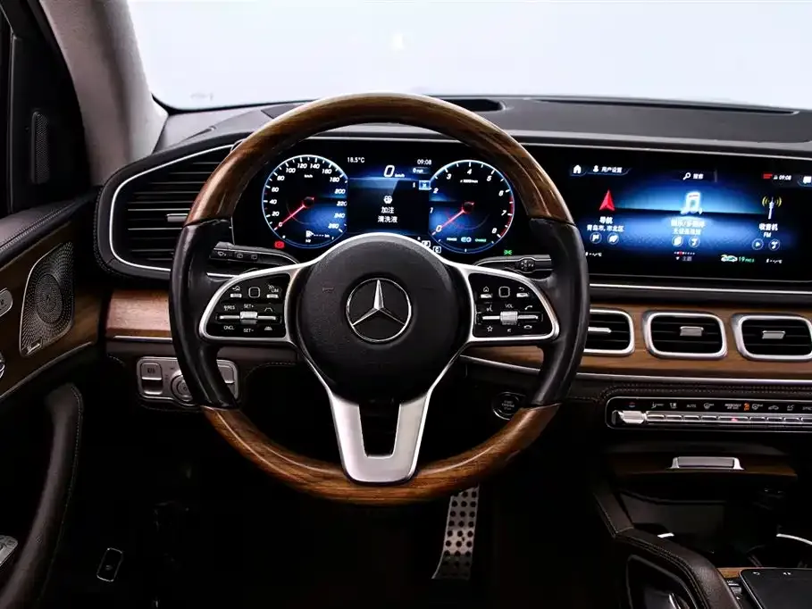 Mercedes-Benz GLS — фото 7