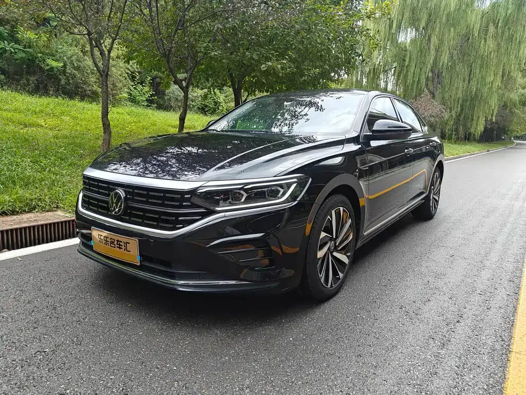Volkswagen Passat — фото 1