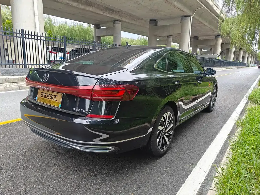 Volkswagen Passat — фото 6