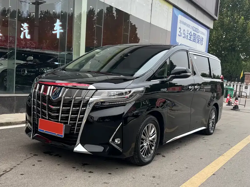 Toyota Alphard — фото 1