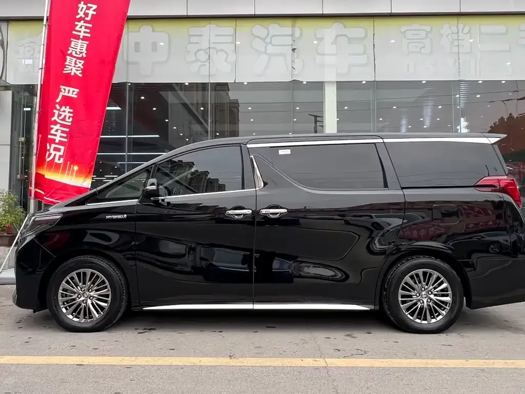 Toyota Alphard — фото 3