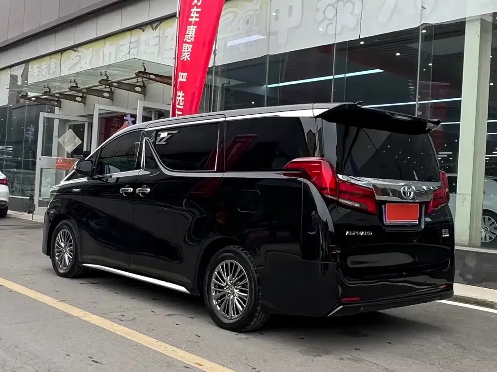 Toyota Alphard — фото 4