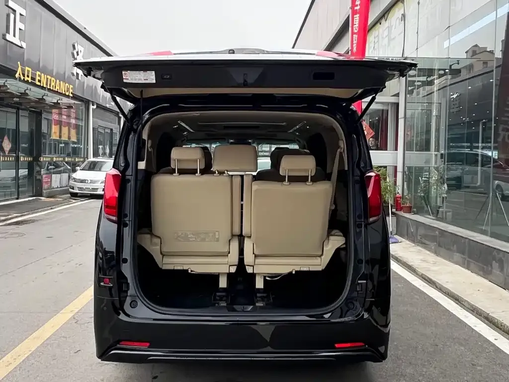 Toyota Alphard — фото 6