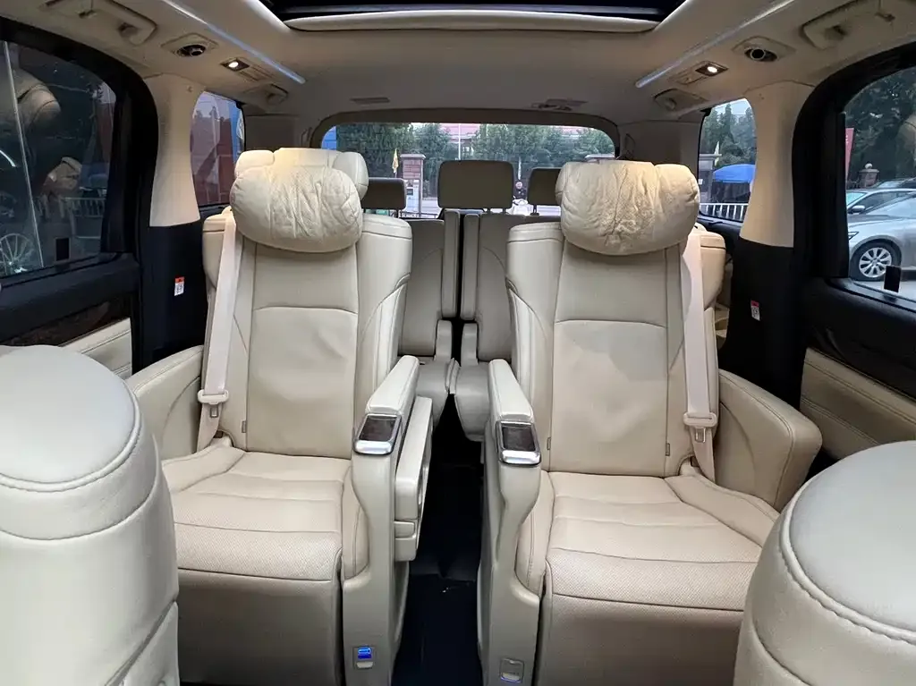 Toyota Alphard — фото 9