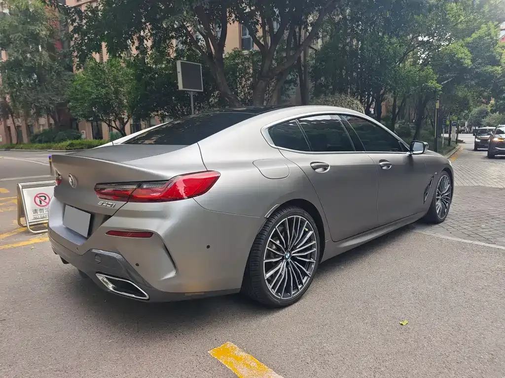 BMW 8 Series — фото 4