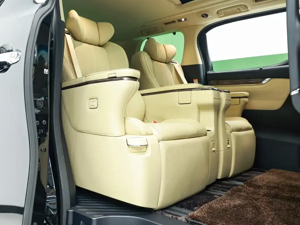 Toyota Alphard — фото 9