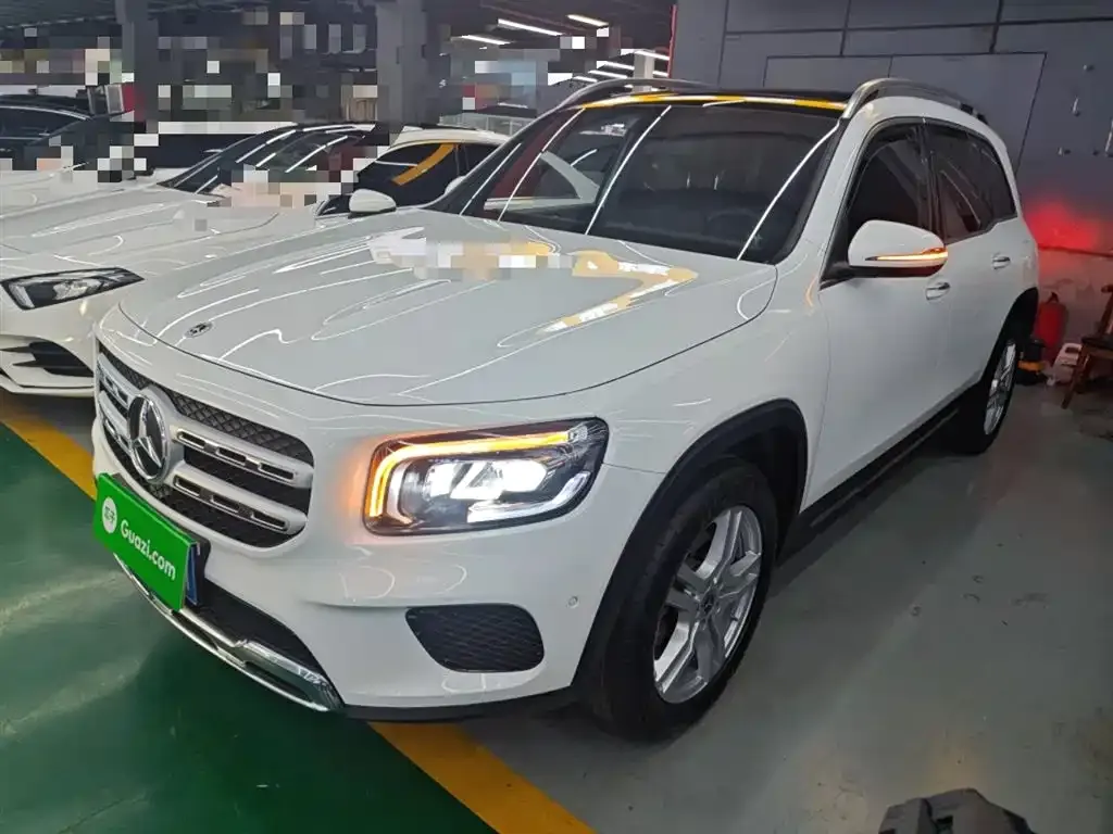 Mercedes-Benz GLB — фото 1