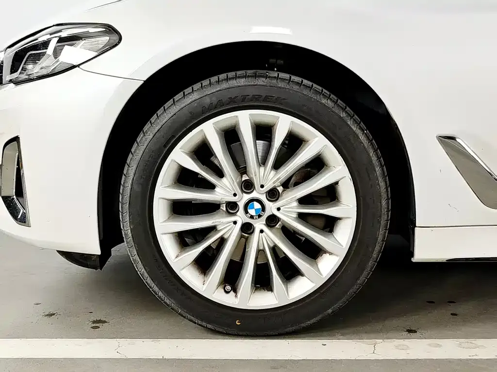 BMW 5 Series — фото 4