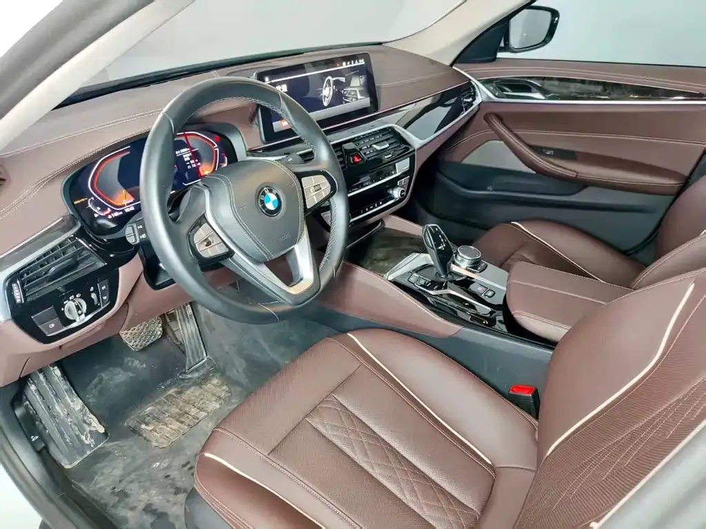 BMW 5 Series — фото 6