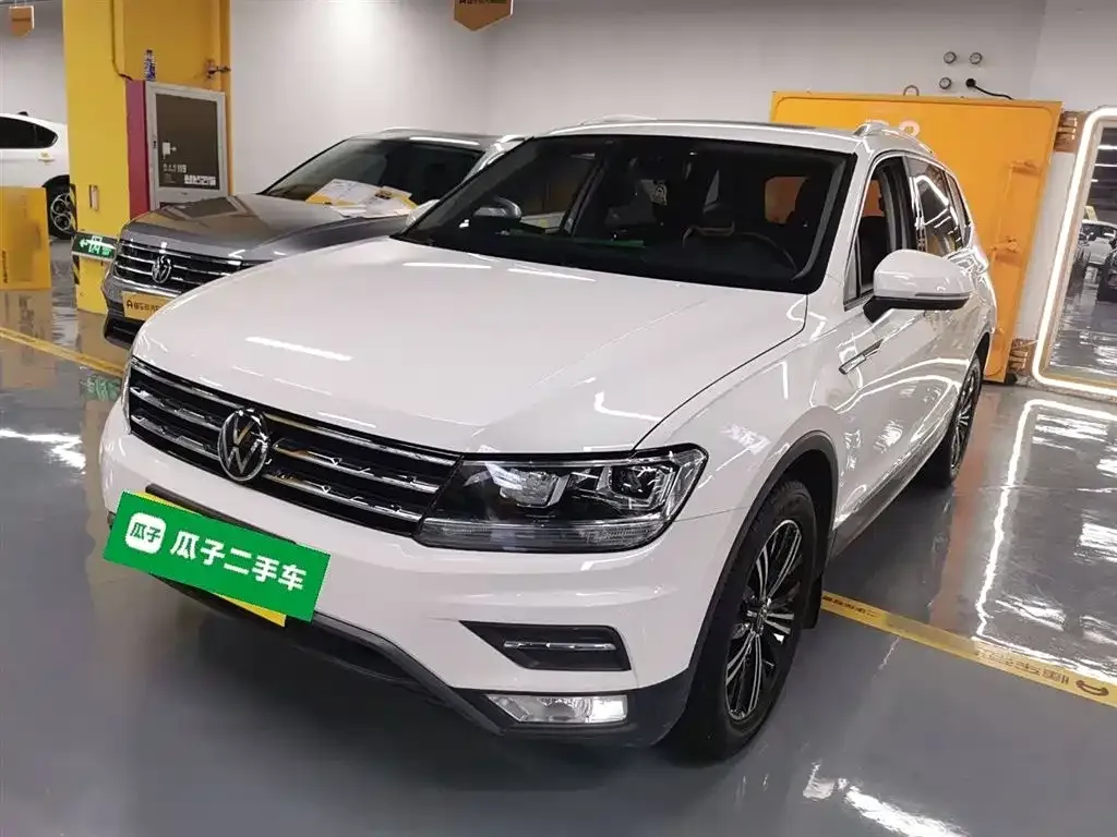 Volkswagen Tiguan L — фото 1