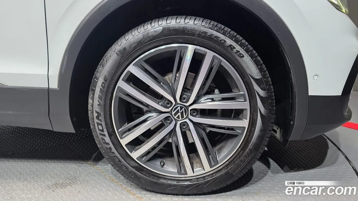 Volkswagen Tiguan — фото 5