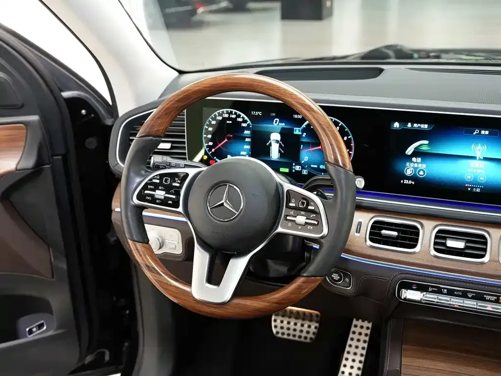 Mercedes-Benz GLS — фото 8