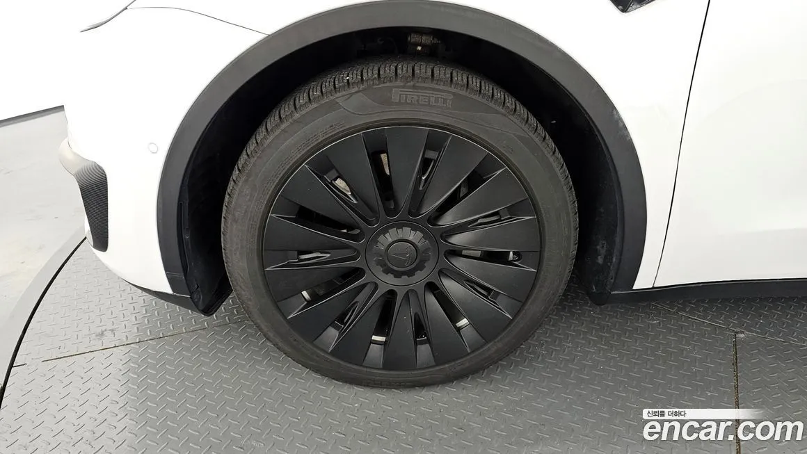 Tesla Model Y — фото 5