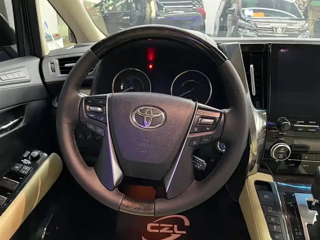 Toyota Vellfire — фото 10
