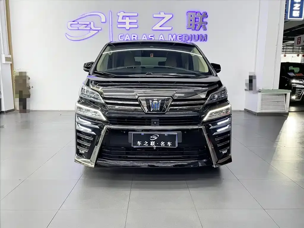 Toyota Vellfire — фото 2