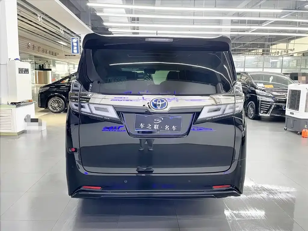 Toyota Vellfire — фото 5