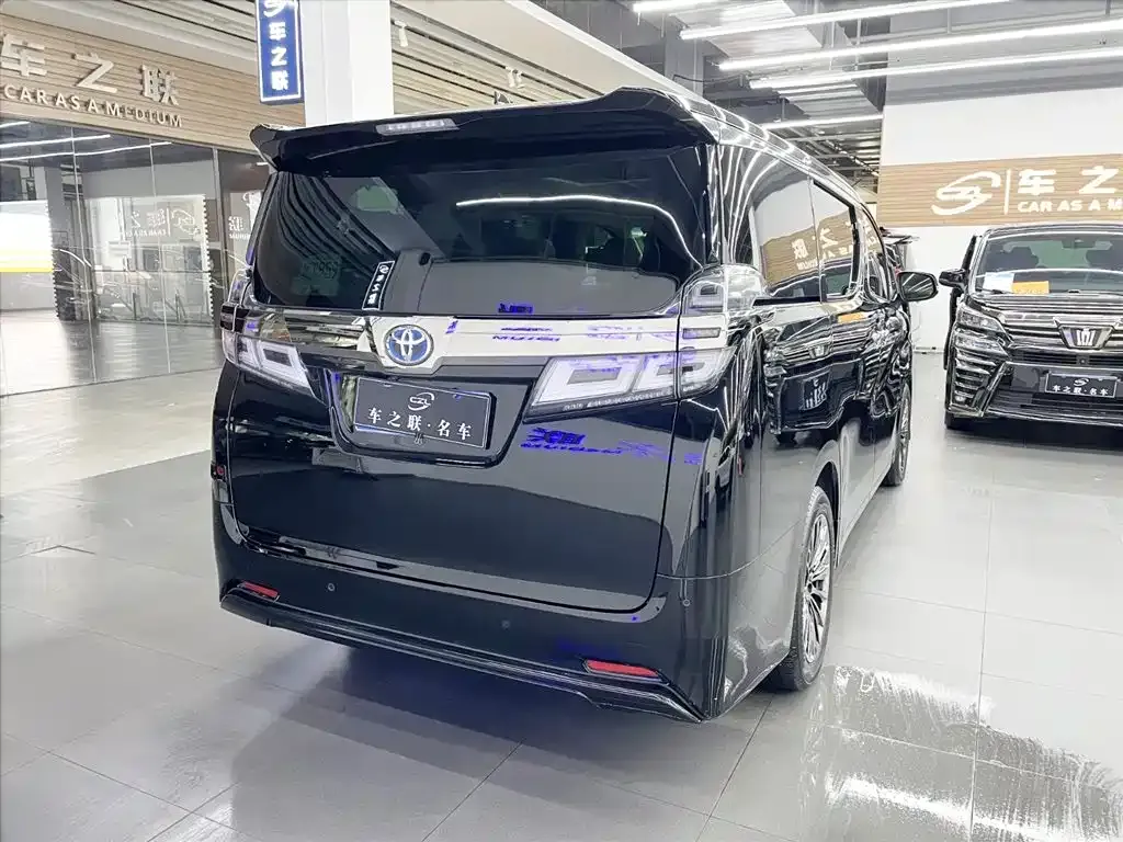 Toyota Vellfire — фото 6