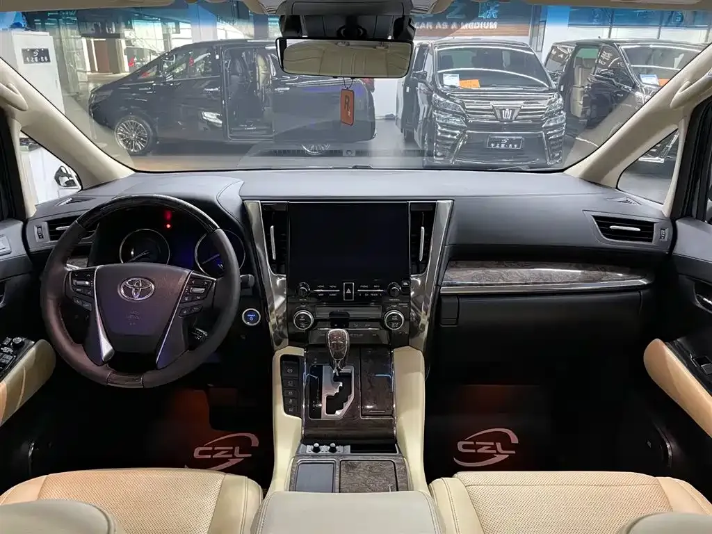 Toyota Vellfire — фото 7