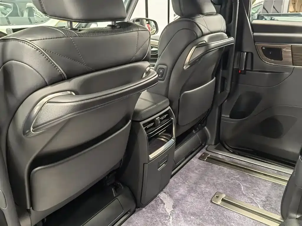 Toyota Alphard — фото 10