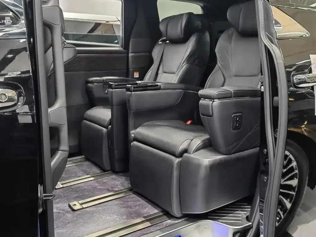 Toyota Alphard — фото 7