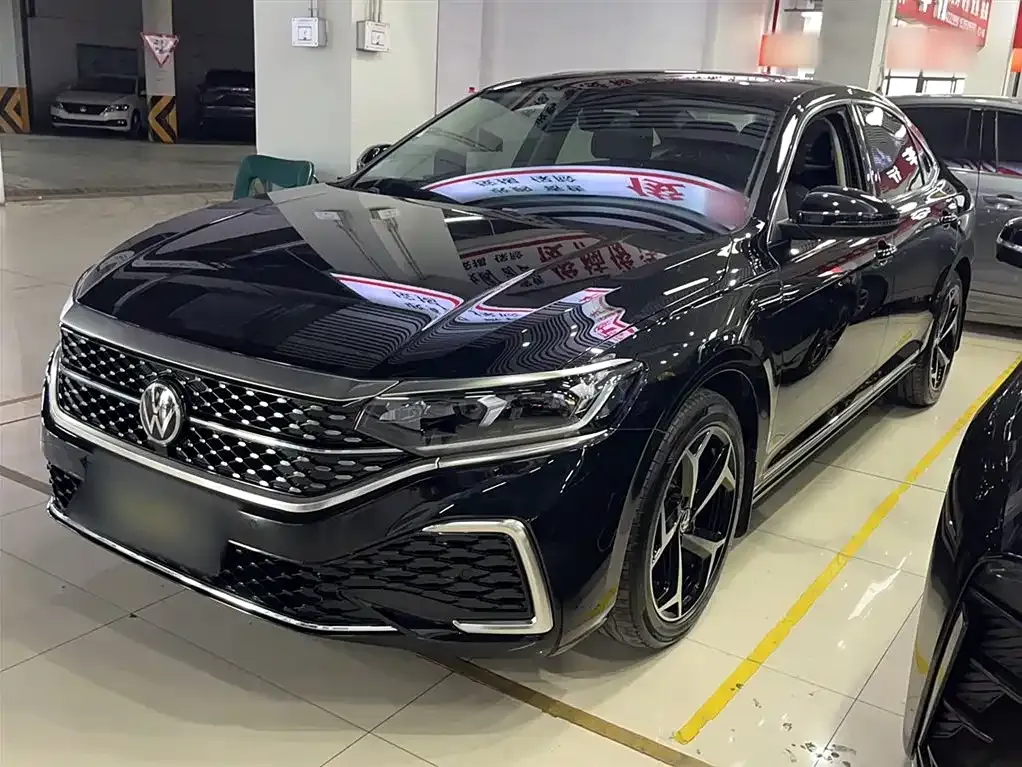 Volkswagen Passat — фото 1