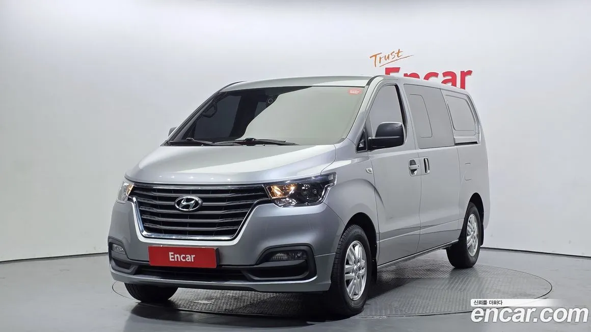 Hyundai Starex — фото 1