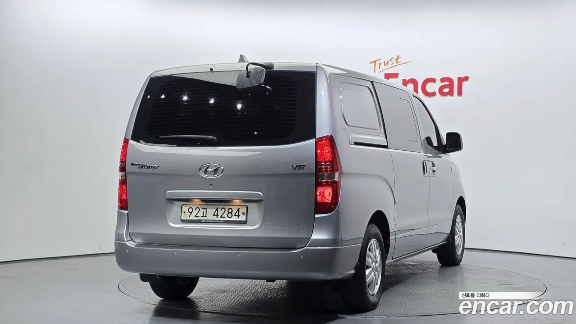 Hyundai Starex — фото 2