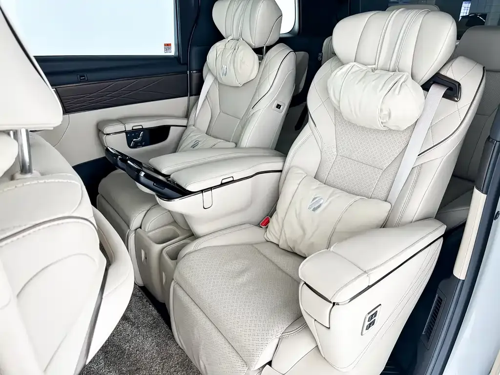 Toyota Alphard — фото 4