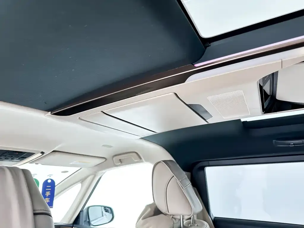 Toyota Alphard — фото 7