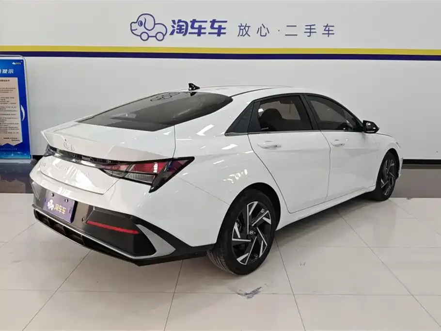 Hyundai Elantra — фото 3