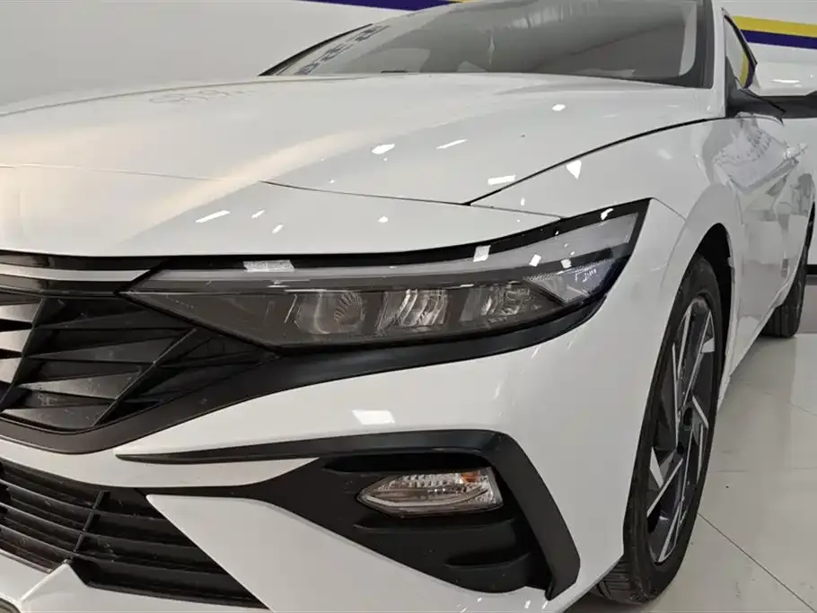 Hyundai Elantra — фото 5