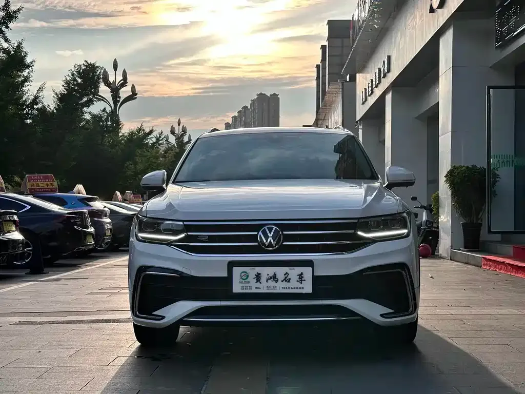 Volkswagen Tiguan L — фото 2
