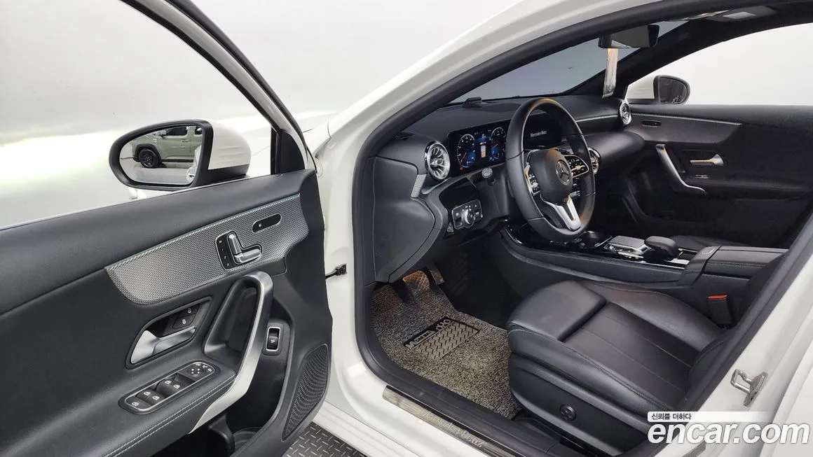 Mercedes-Benz A-Class — фото 10