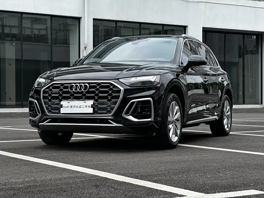 Audi Q5L — фото 1