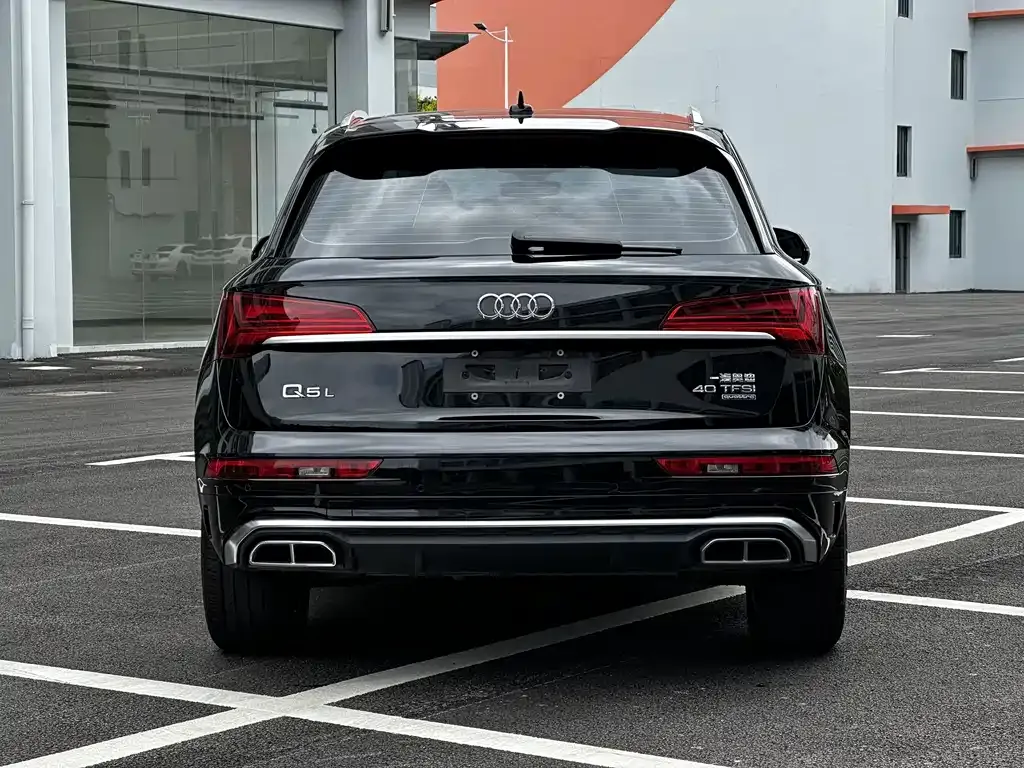 Audi Q5L — фото 8