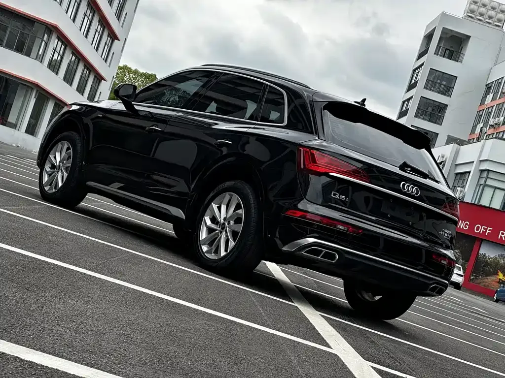 Audi Q5L — фото 9