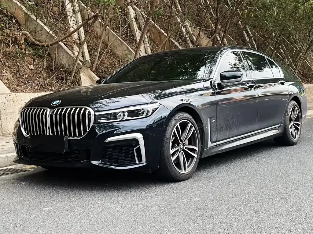 BMW 7 Series — фото 1