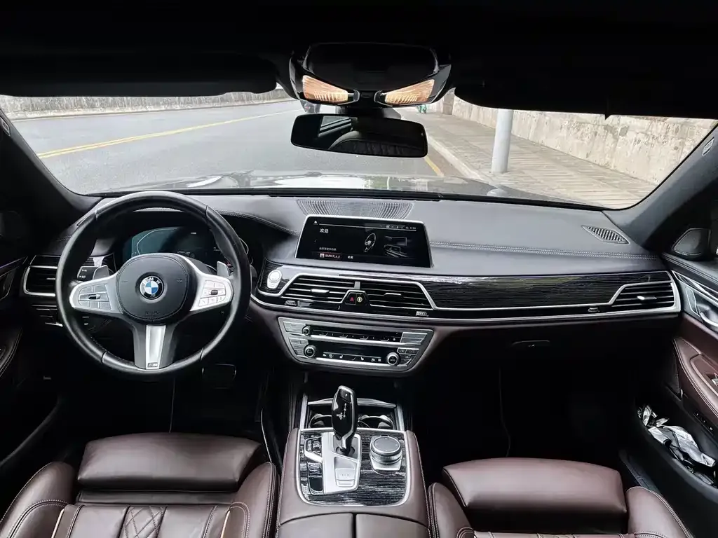 BMW 7 Series — фото 6