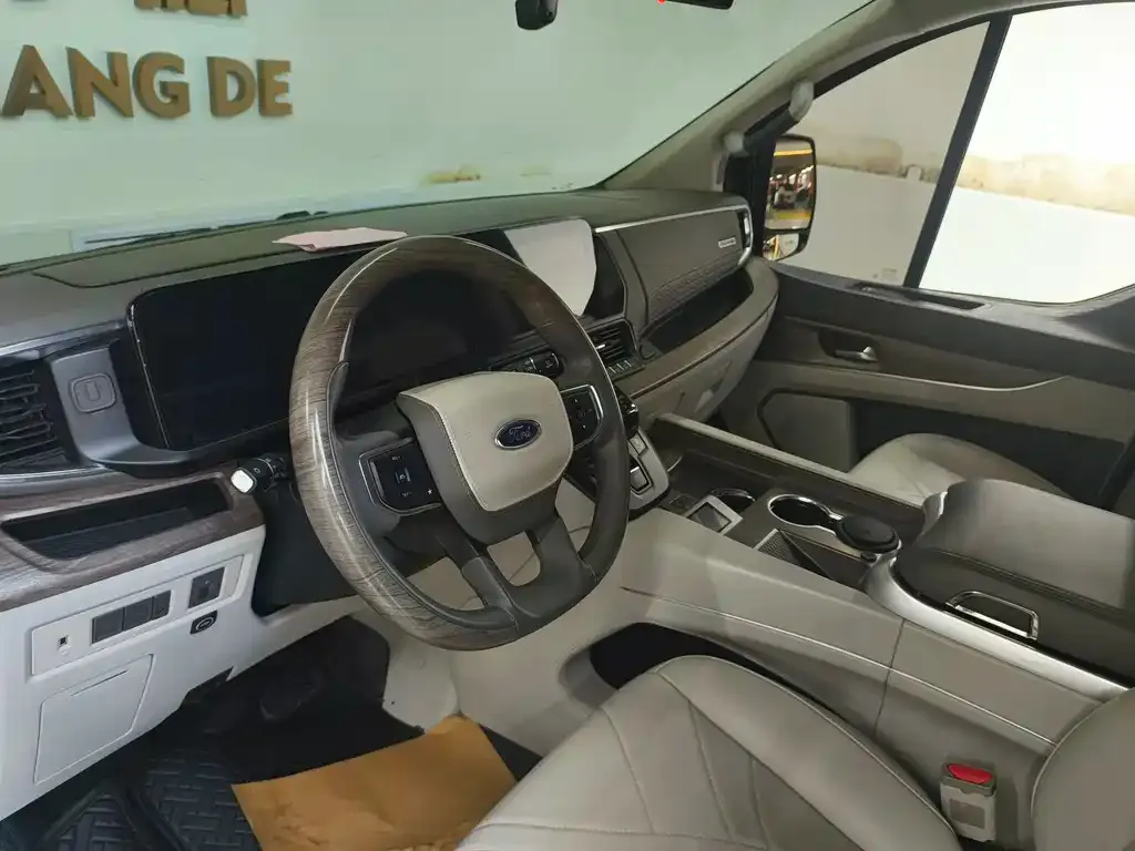 Ford Tourneo — фото 9