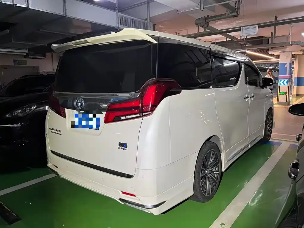 Toyota Alphard — фото 3