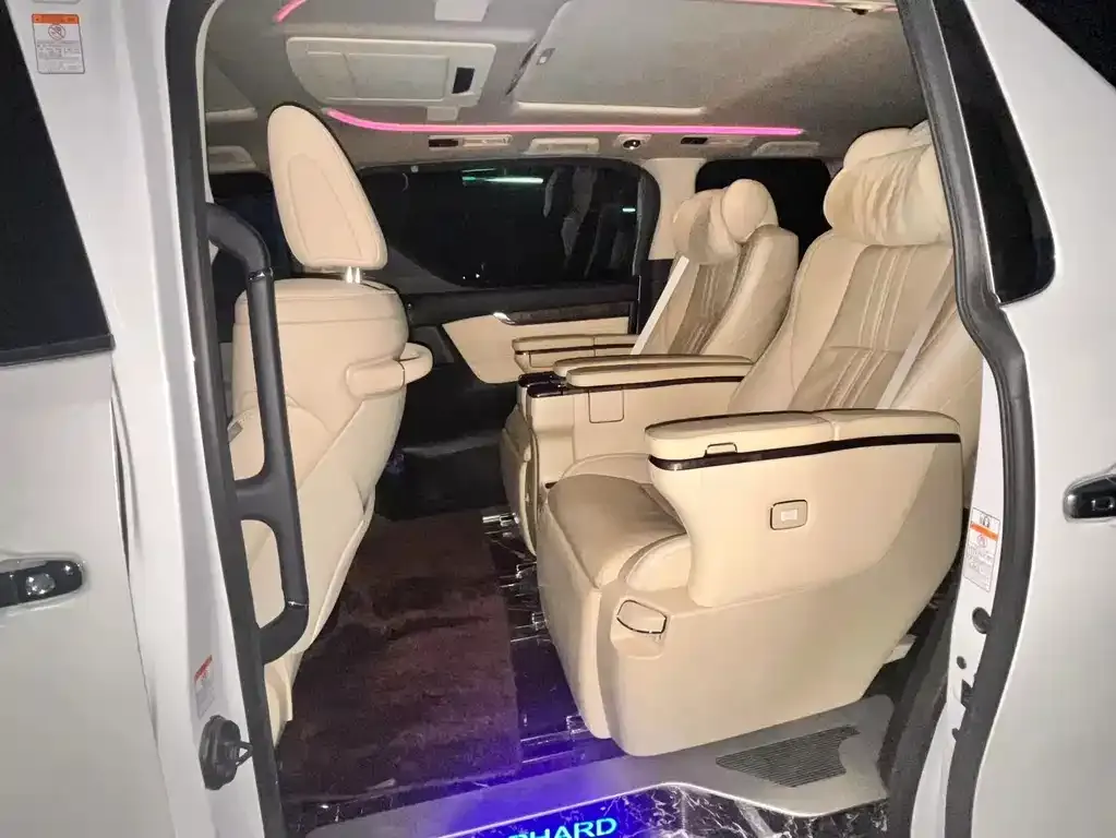 Toyota Alphard — фото 4