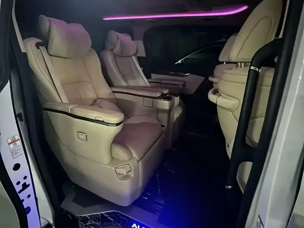 Toyota Alphard — фото 5