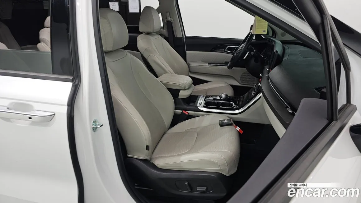 Kia Carnival — фото 10
