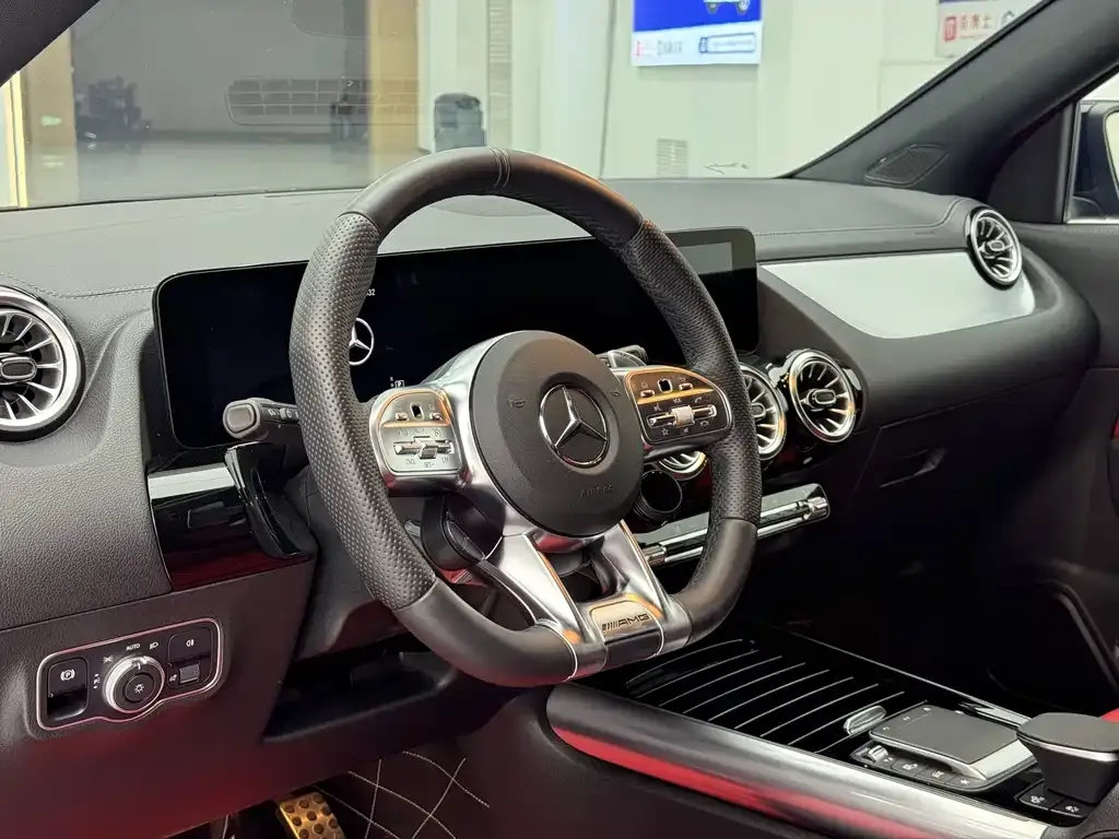 Mercedes-Benz GLA AMG — фото 9