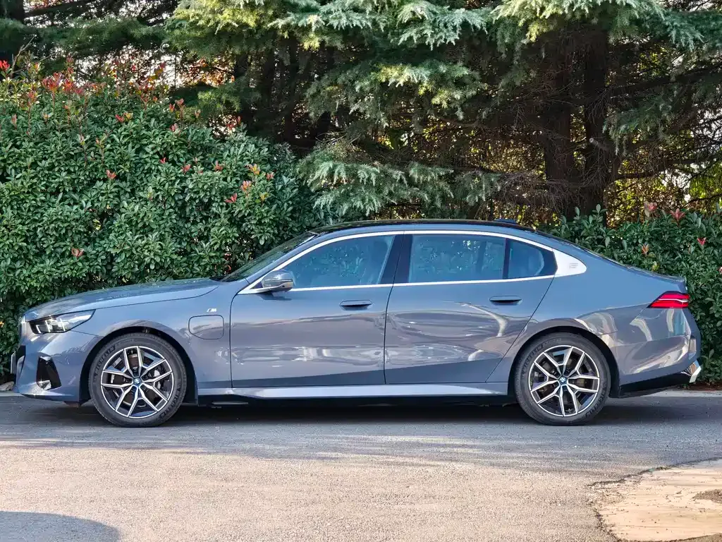 BMW i5 — фото 4