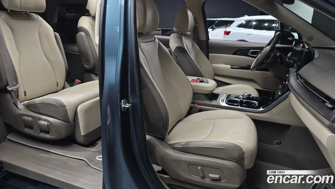 Kia Carnival — фото 10