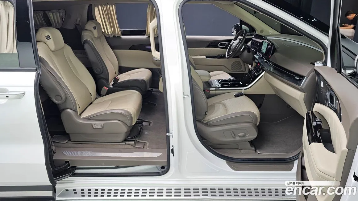 Kia Carnival — фото 10