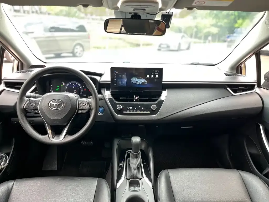 Toyota Corolla — фото 10