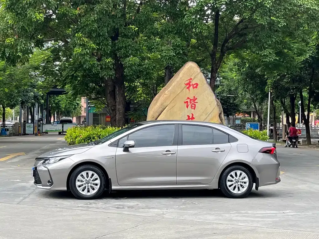 Toyota Corolla — фото 4