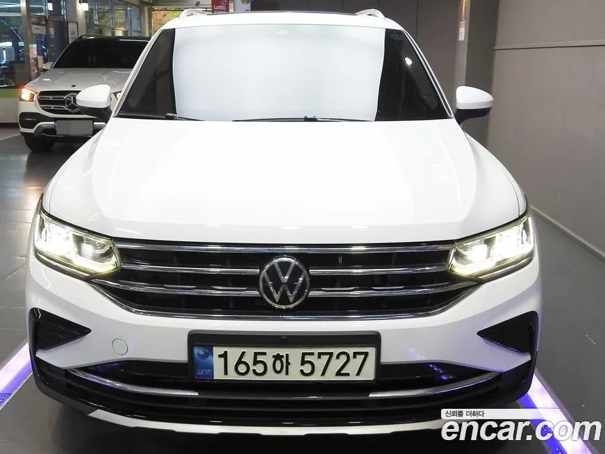 Volkswagen Tiguan — фото 1